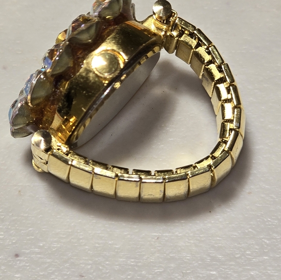 Vintage Digits Gold Tone With Heart Crystal Stretchy Ring Watch - Picture 3 of 4